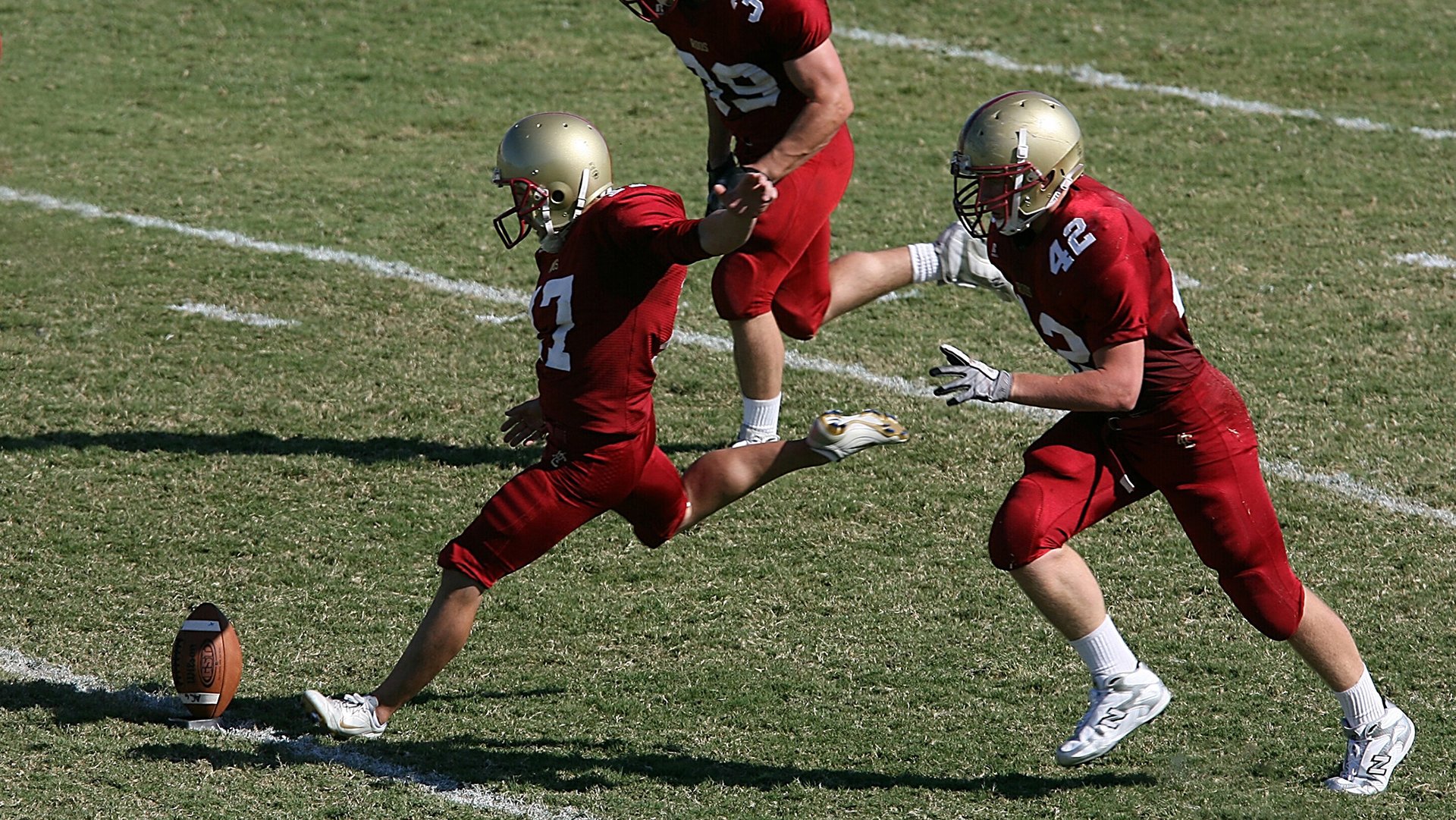 全黑队的配合默契度极高，比赛过程中展现绝对优势，黑队黑队口号